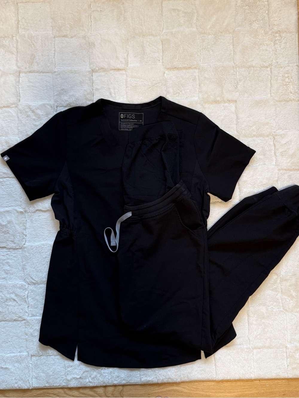 FIGS XS maternity scrub set - black